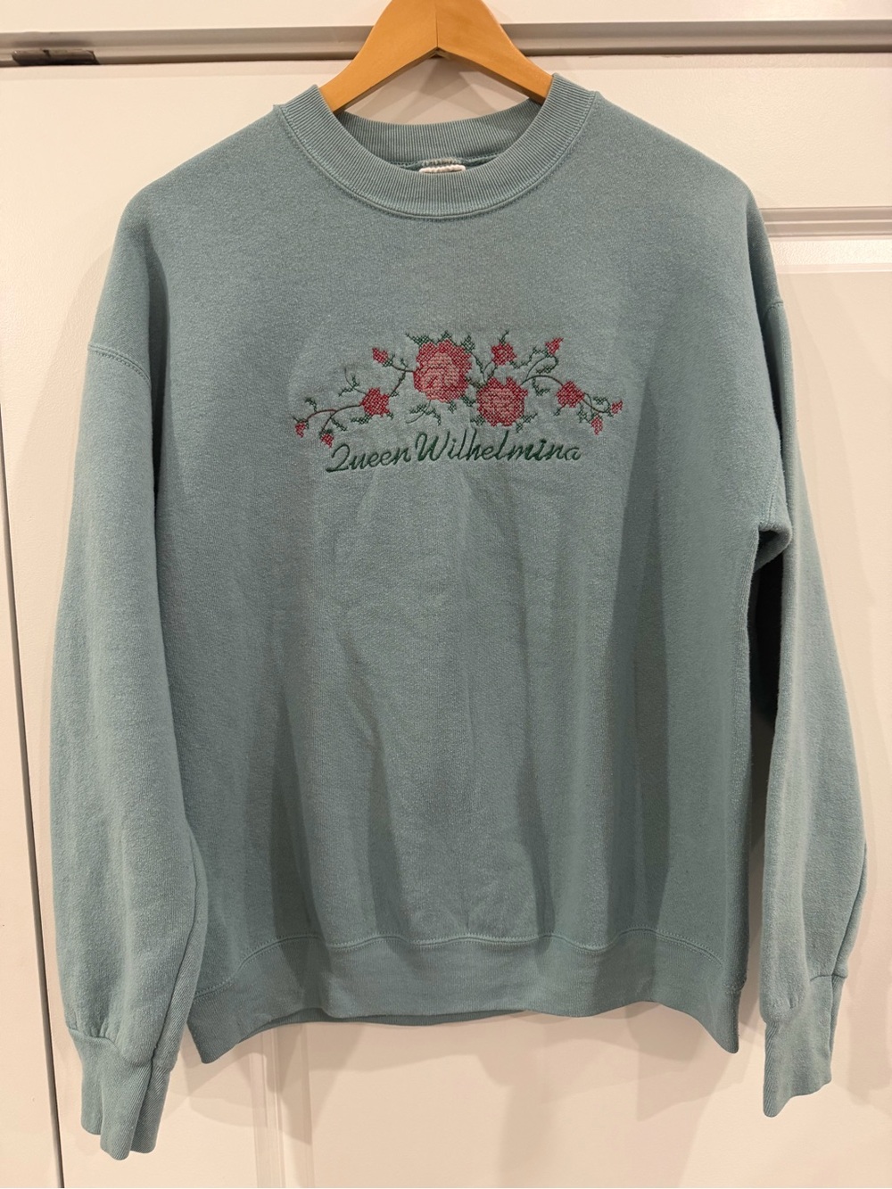 Vintage Queen Wilhelmina Embroidered Crewneck Sweater - Dusty Blue